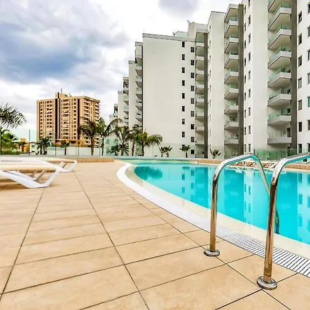 Apartment Ocean Garden With Seaview. *