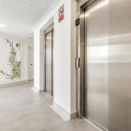 Apartment Ocean Garden With Seaview. *